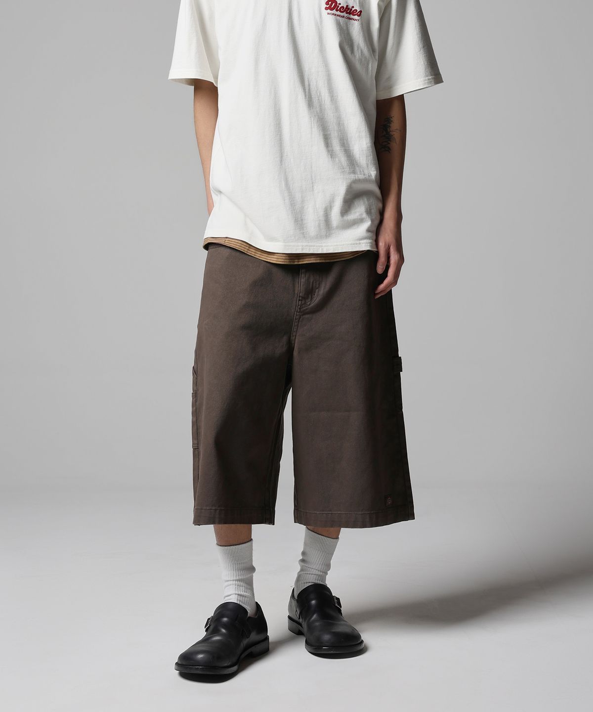 디키즈(DICKIES) 가먼트 다이드 오버랭스 트윌 쇼츠 Brown