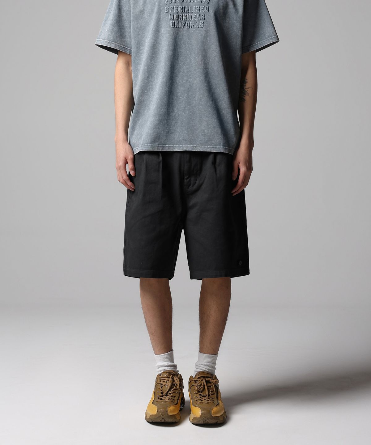 디키즈(DICKIES) 가먼트 다이드 원턱 트윌 쇼츠 Black