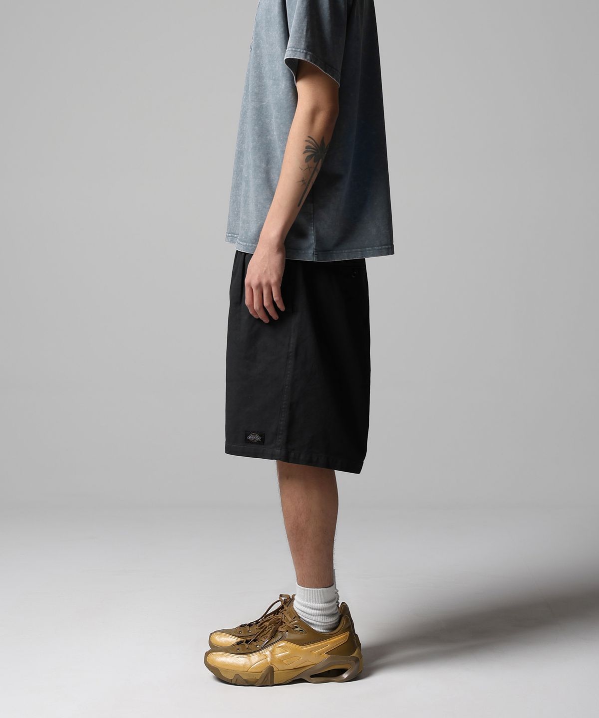 디키즈(DICKIES) 가먼트 다이드 원턱 트윌 쇼츠 Black