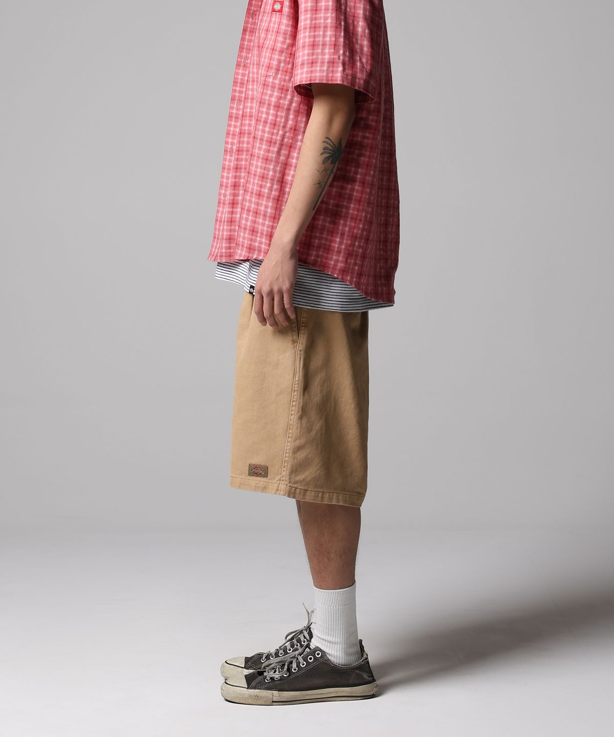 디키즈(DICKIES) 가먼트 다이드 원턱 트윌 쇼츠 Khaki