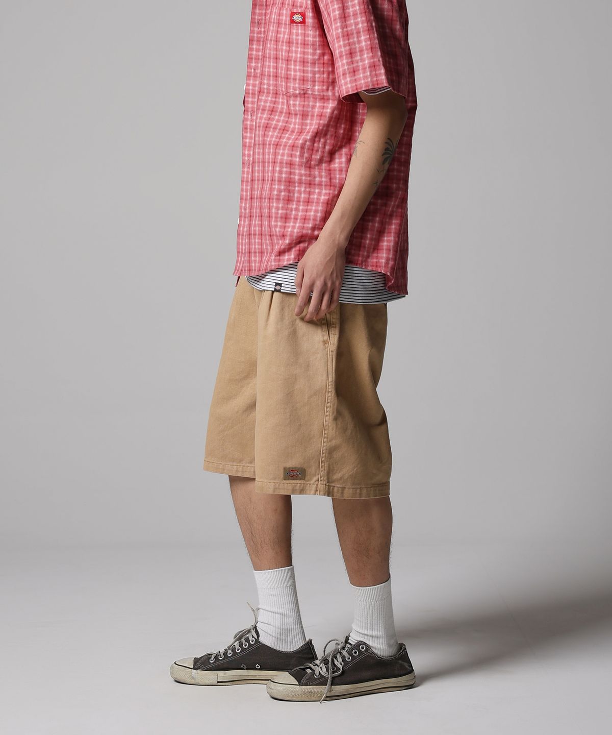 디키즈(DICKIES) 가먼트 다이드 원턱 트윌 쇼츠 Khaki