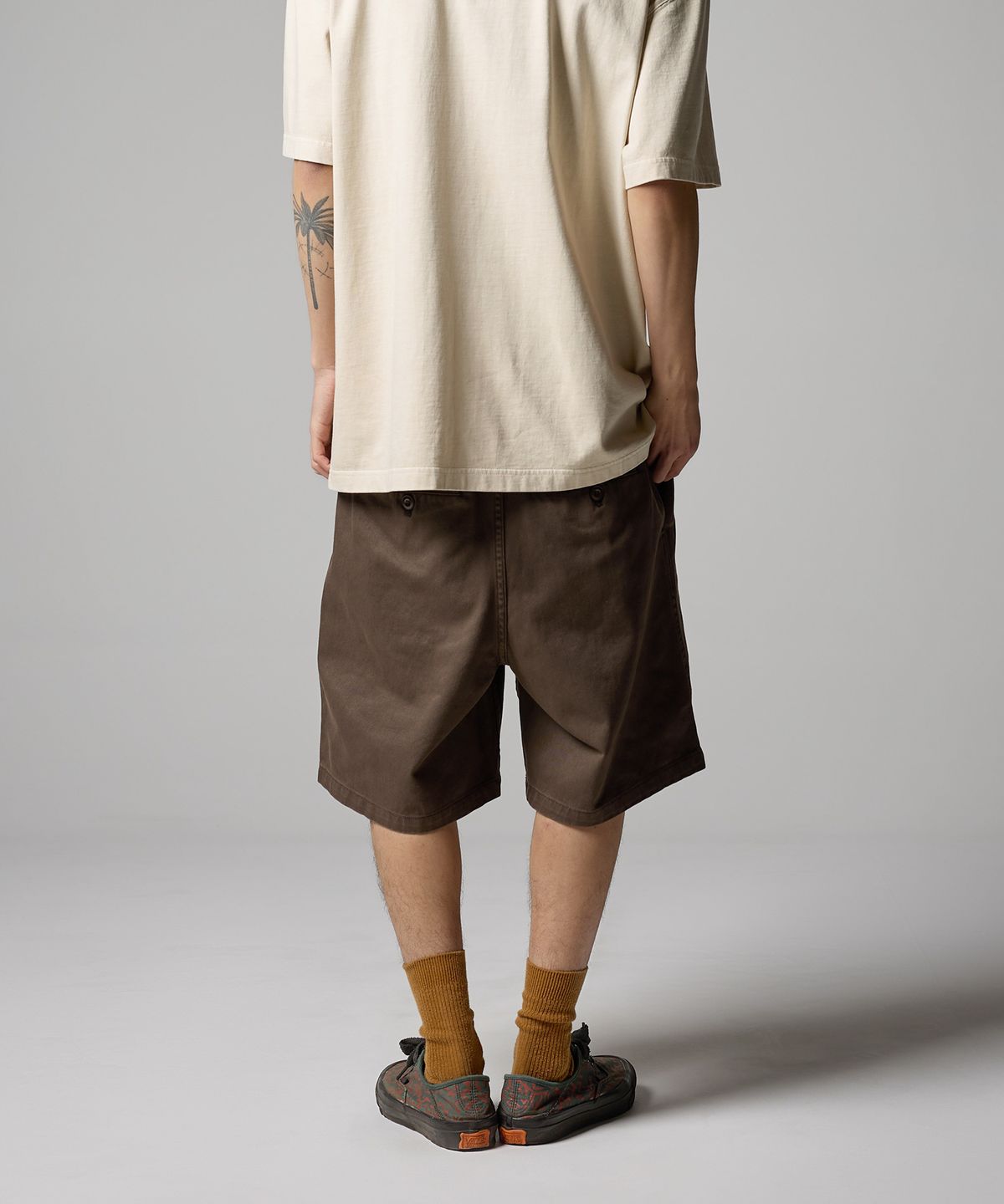 디키즈(DICKIES) 가먼트 다이드 원턱 트윌 쇼츠 Brown