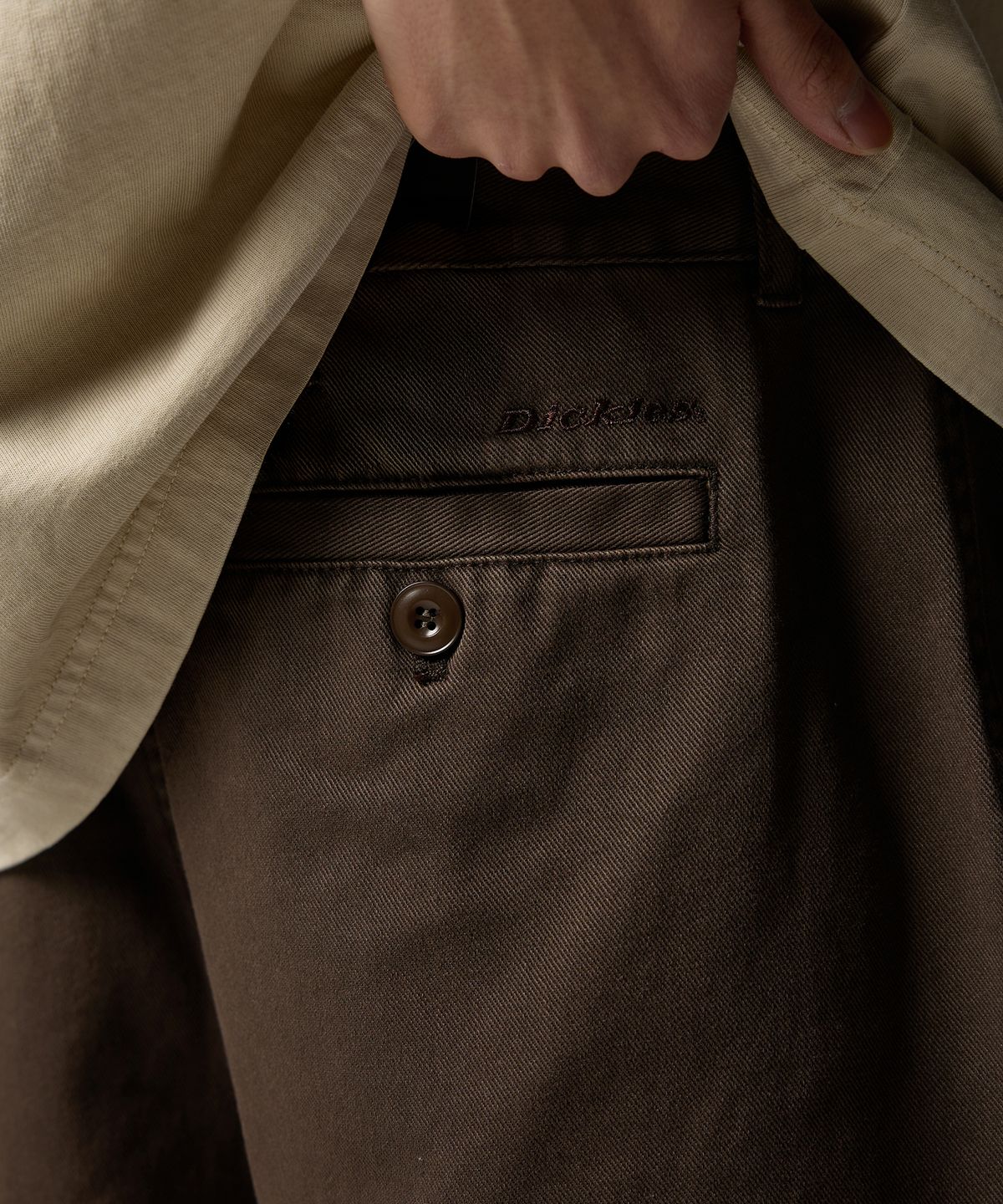 디키즈(DICKIES) 가먼트 다이드 원턱 트윌 쇼츠 Brown
