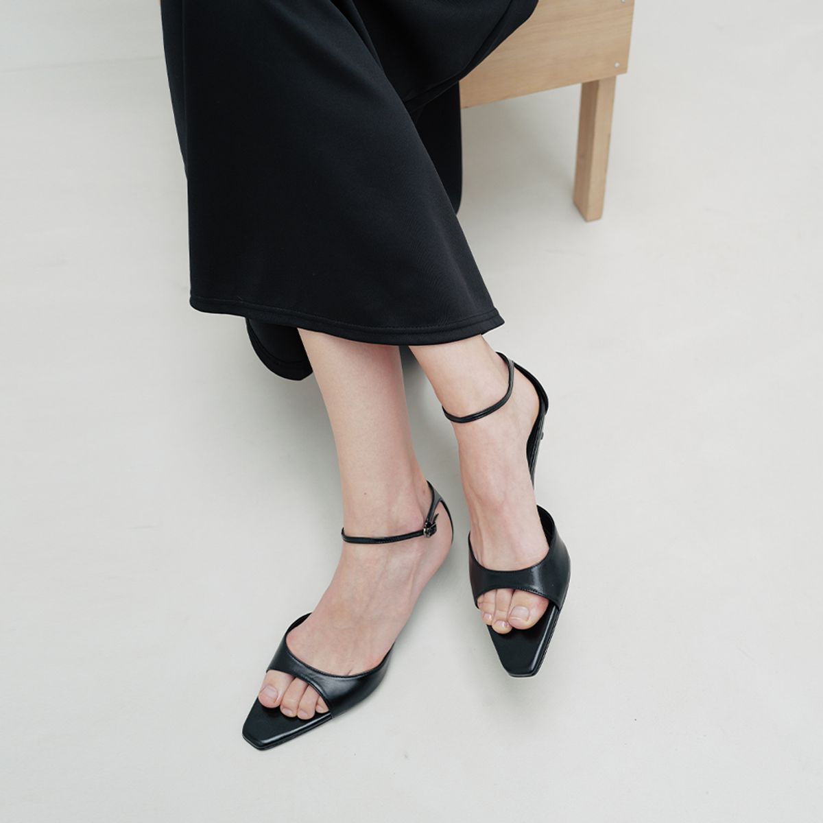 키에레이(CHIELEI) CLASSIC MARGOT SANDAL [C5S05BK]