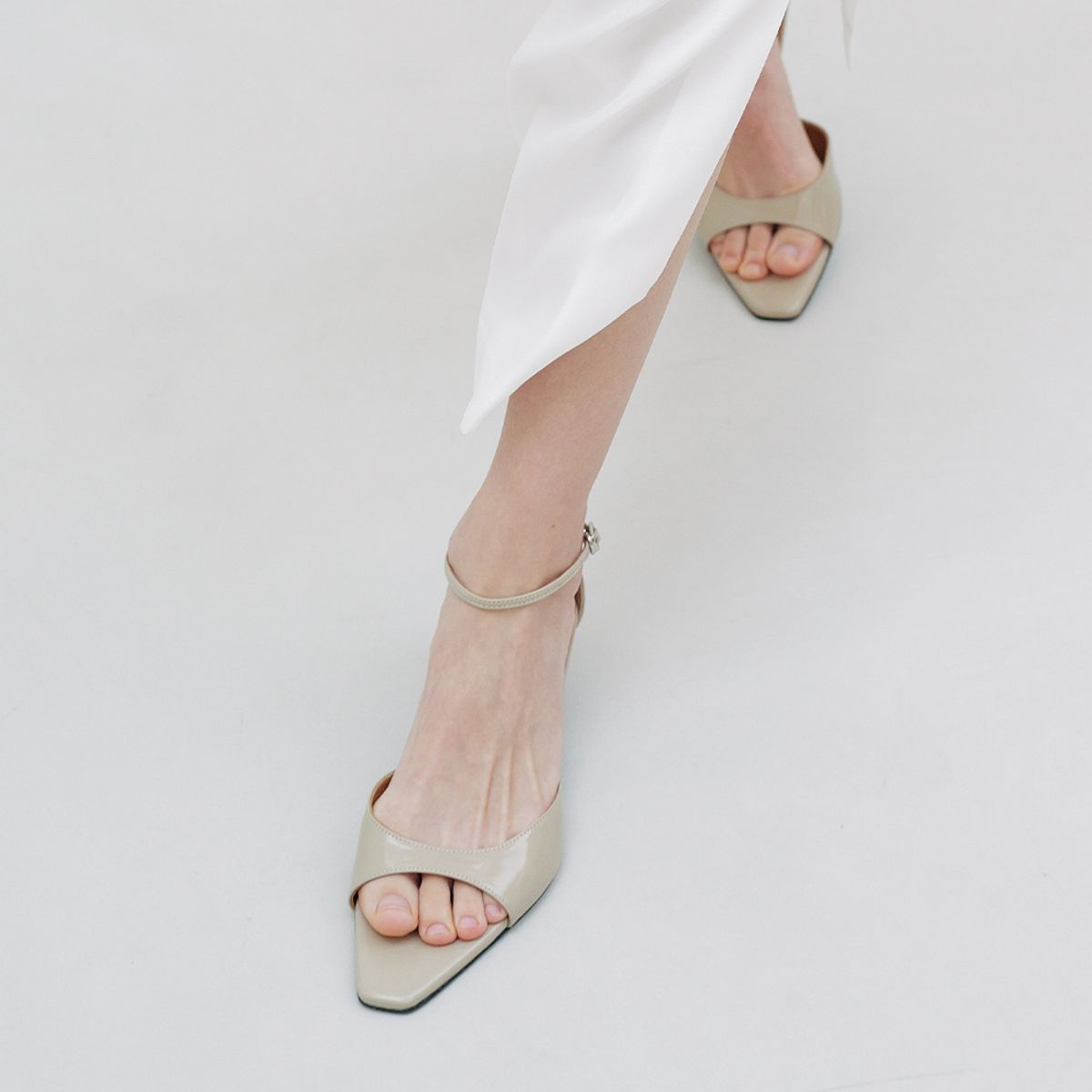 키에레이(CHIELEI) CLASSIC MARGOT SANDAL [C5S05BE]