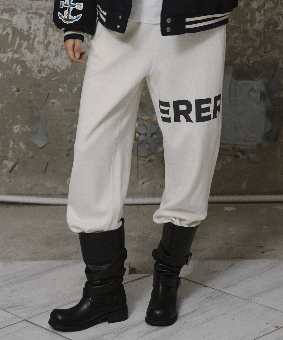 에르에르(ERER) [UN] ERER Sweat Joggers Pants Ivory