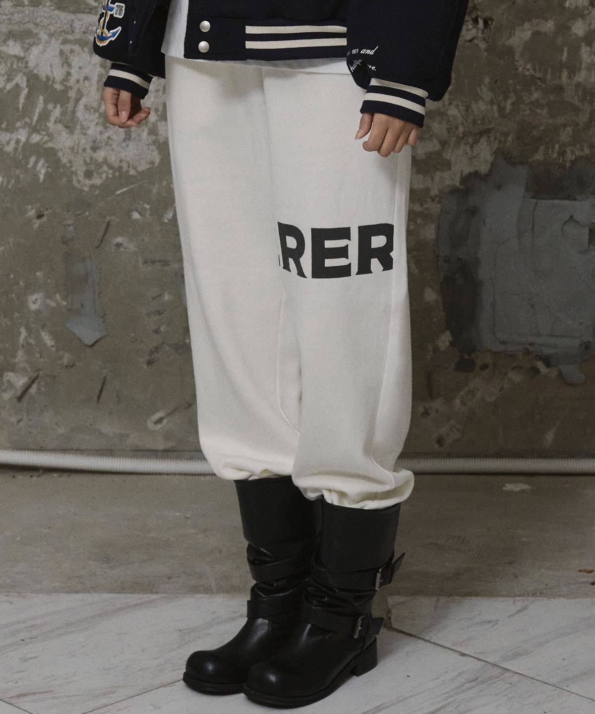 에르에르(ERER) [UN] ERER Sweat Joggers Pants Ivory