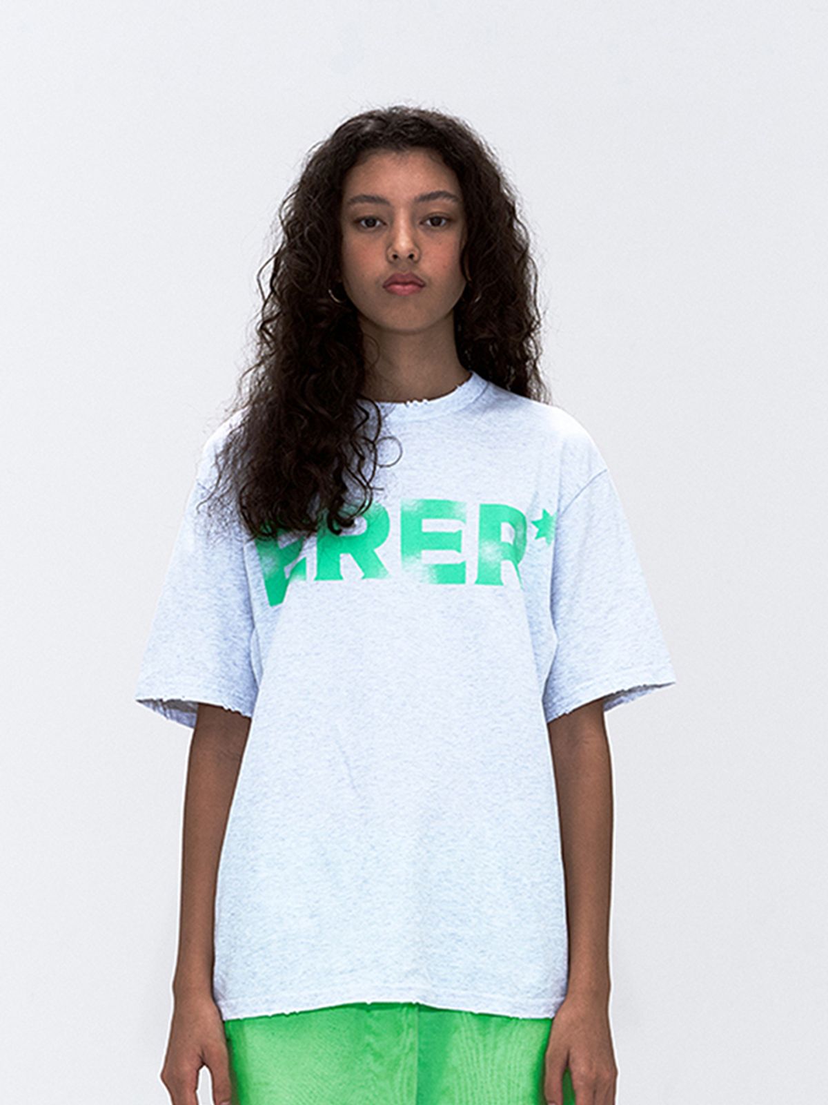에르에르(ERER) [UN] ERER Neon Graffiti T-Shirt Light Gray