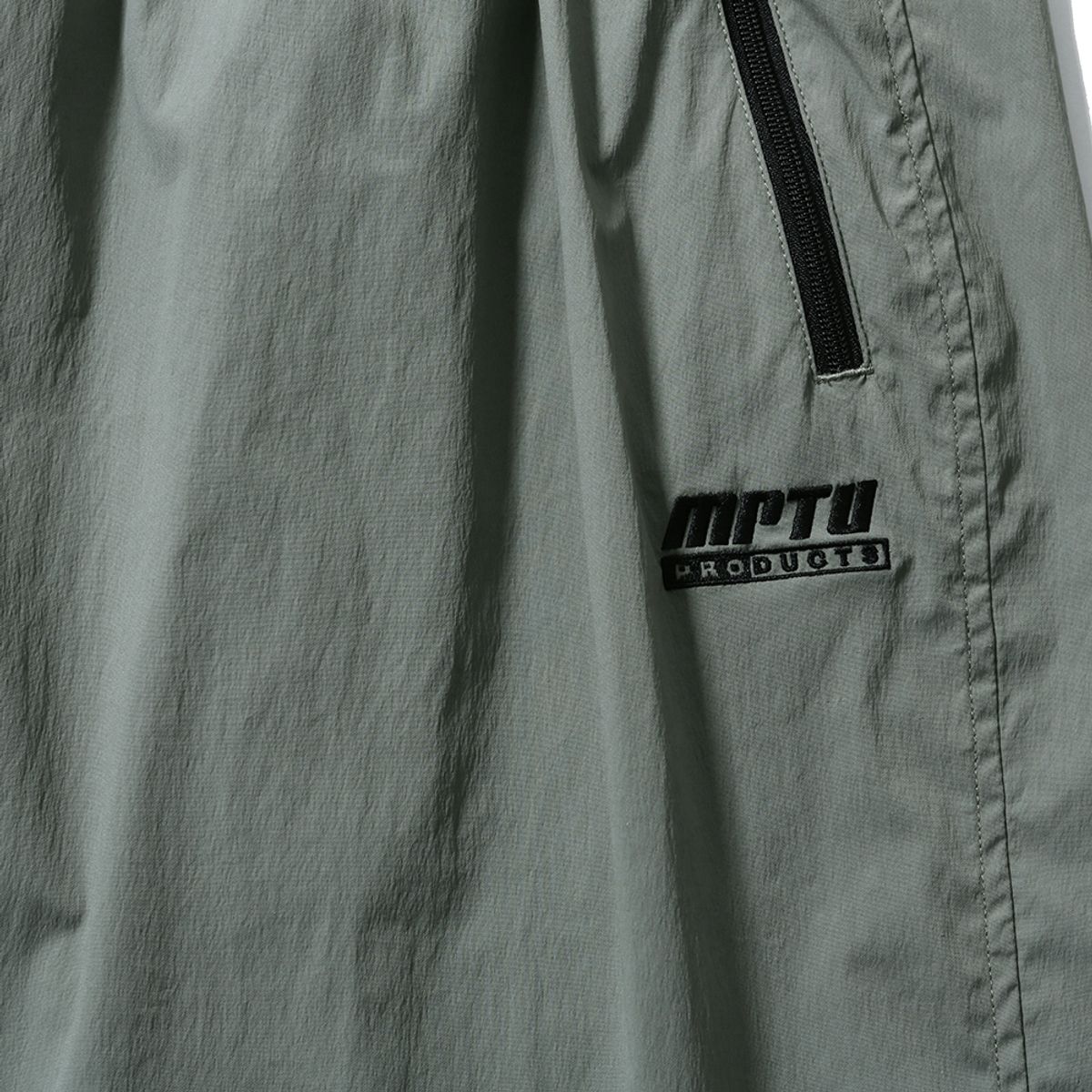 엠피티유(MPTU) [SS25] TRACK SHORTS / FOLIAGE GREEN