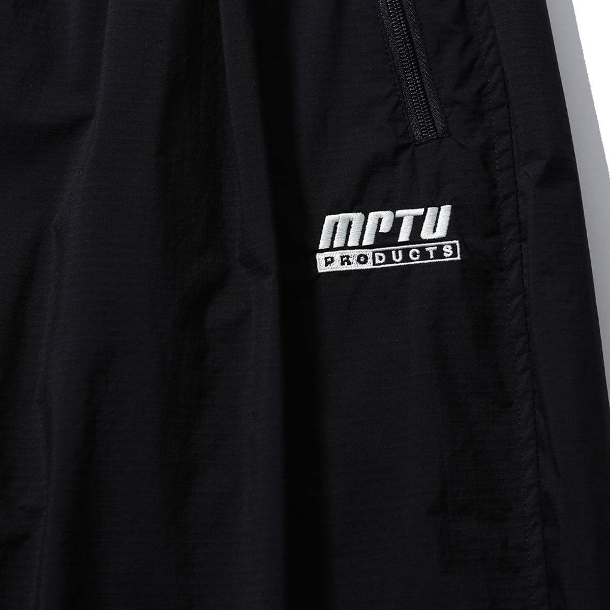 엠피티유(MPTU) [SS25] TRACK PANTS / BLACK