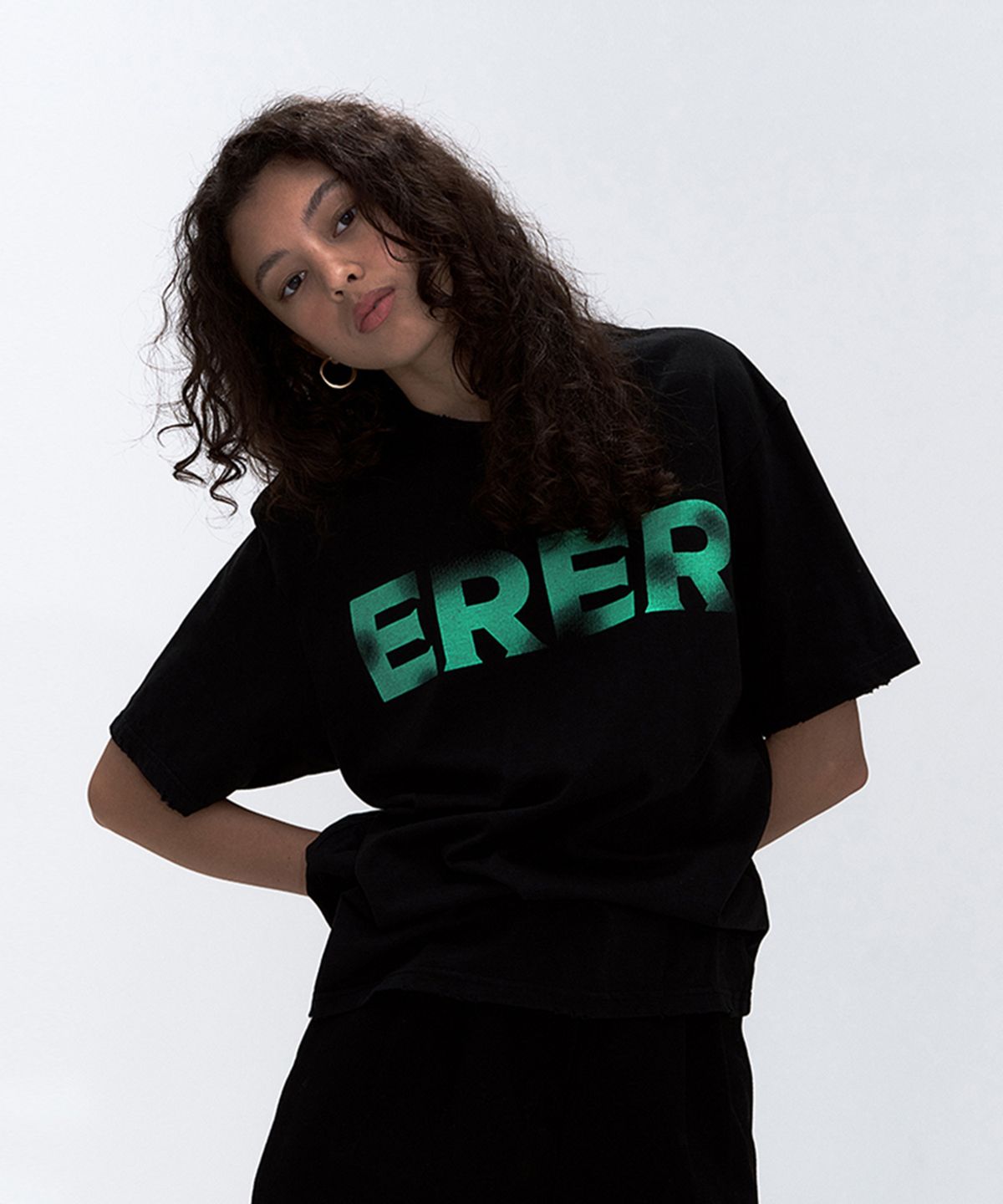 에르에르(ERER) [UN] ERER Neon Graffiti T-Shirt Black