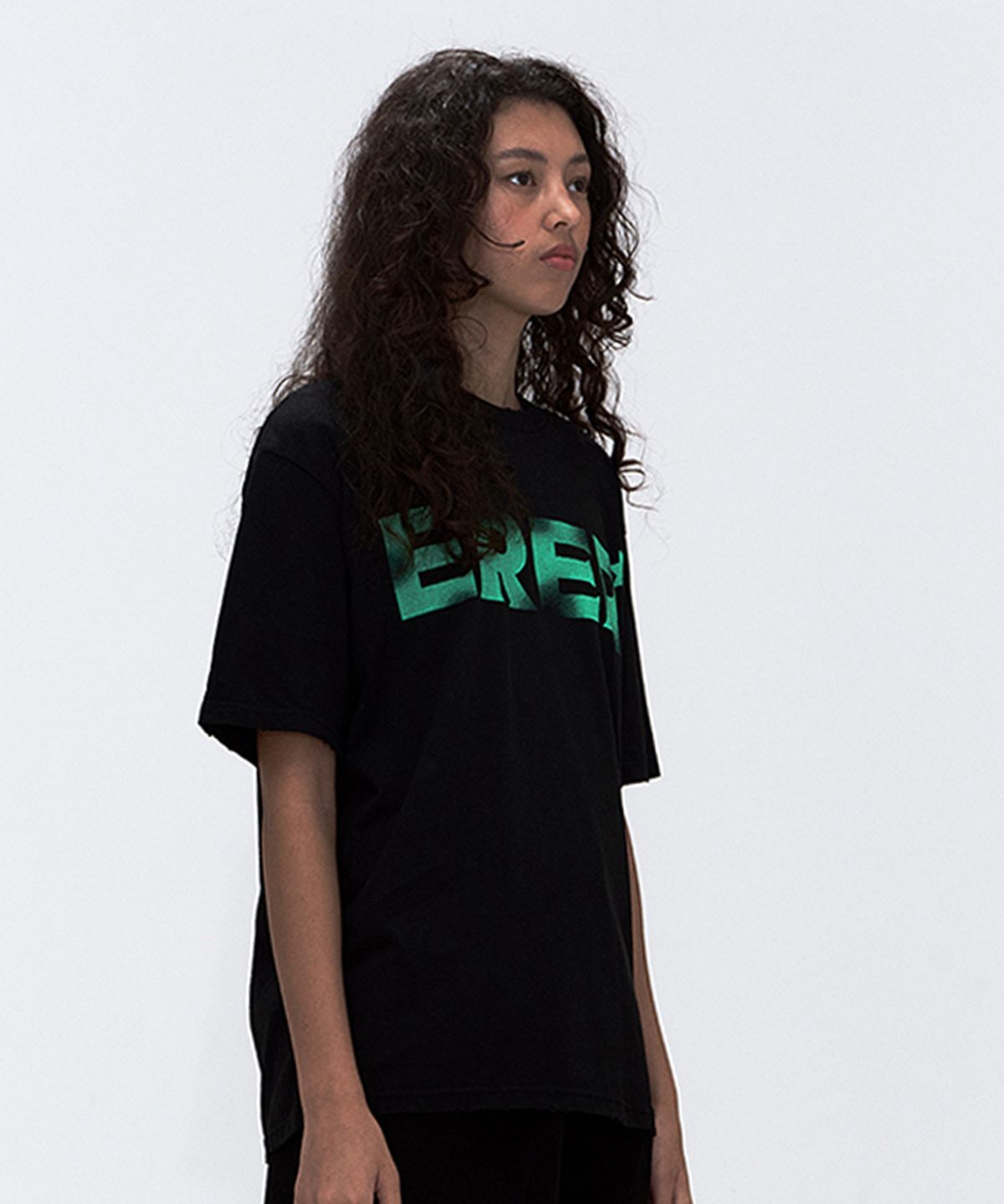 에르에르(ERER) [UN] ERER Neon Graffiti T-Shirt Black