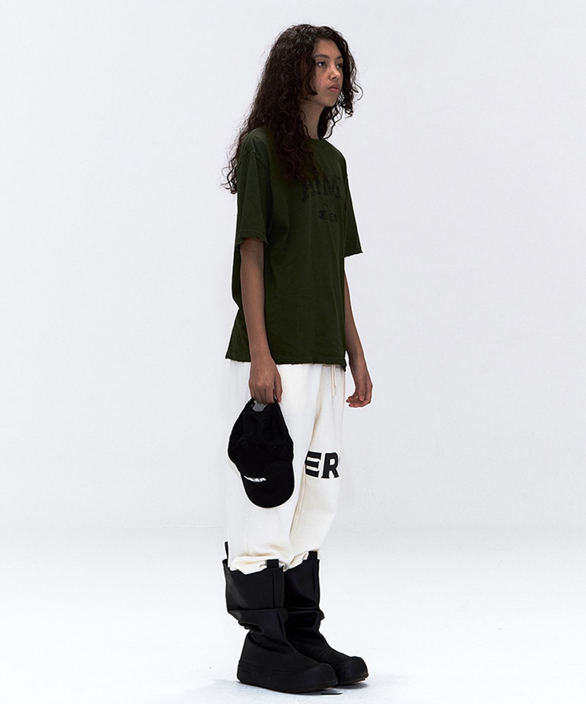 에르에르(ERER) [UN] ARMY Graffiti T-Shirt Khaki