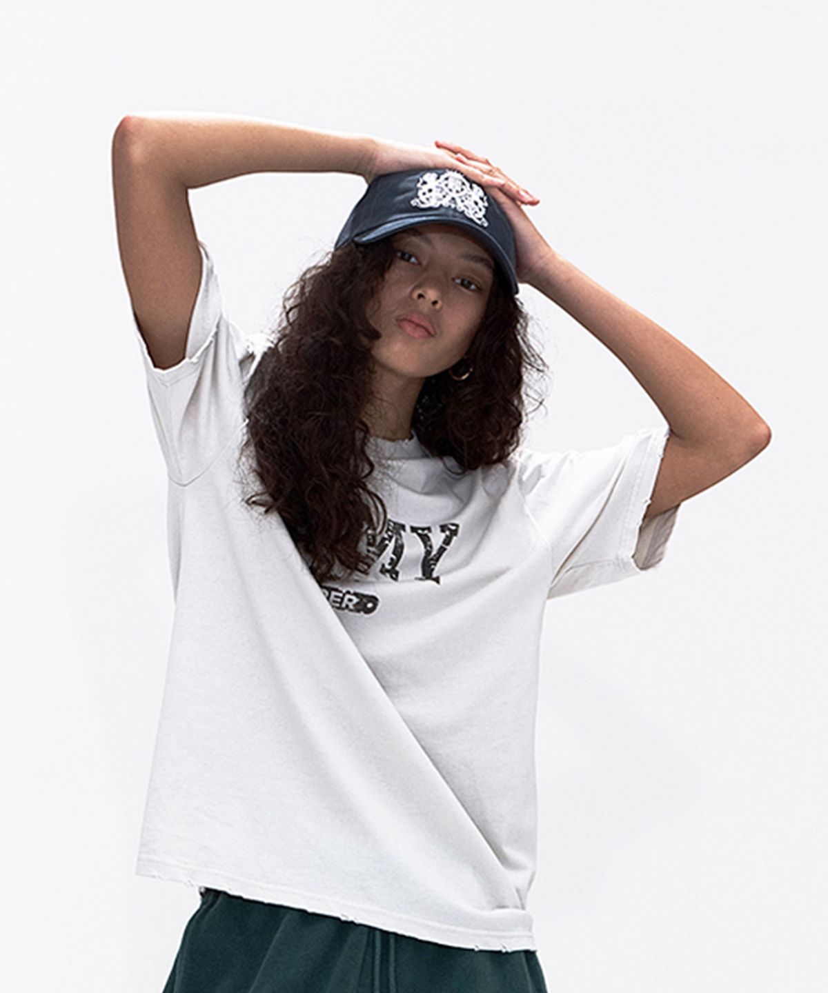에르에르(ERER) [UN] ARMY Graffiti T-Shirt Beige
