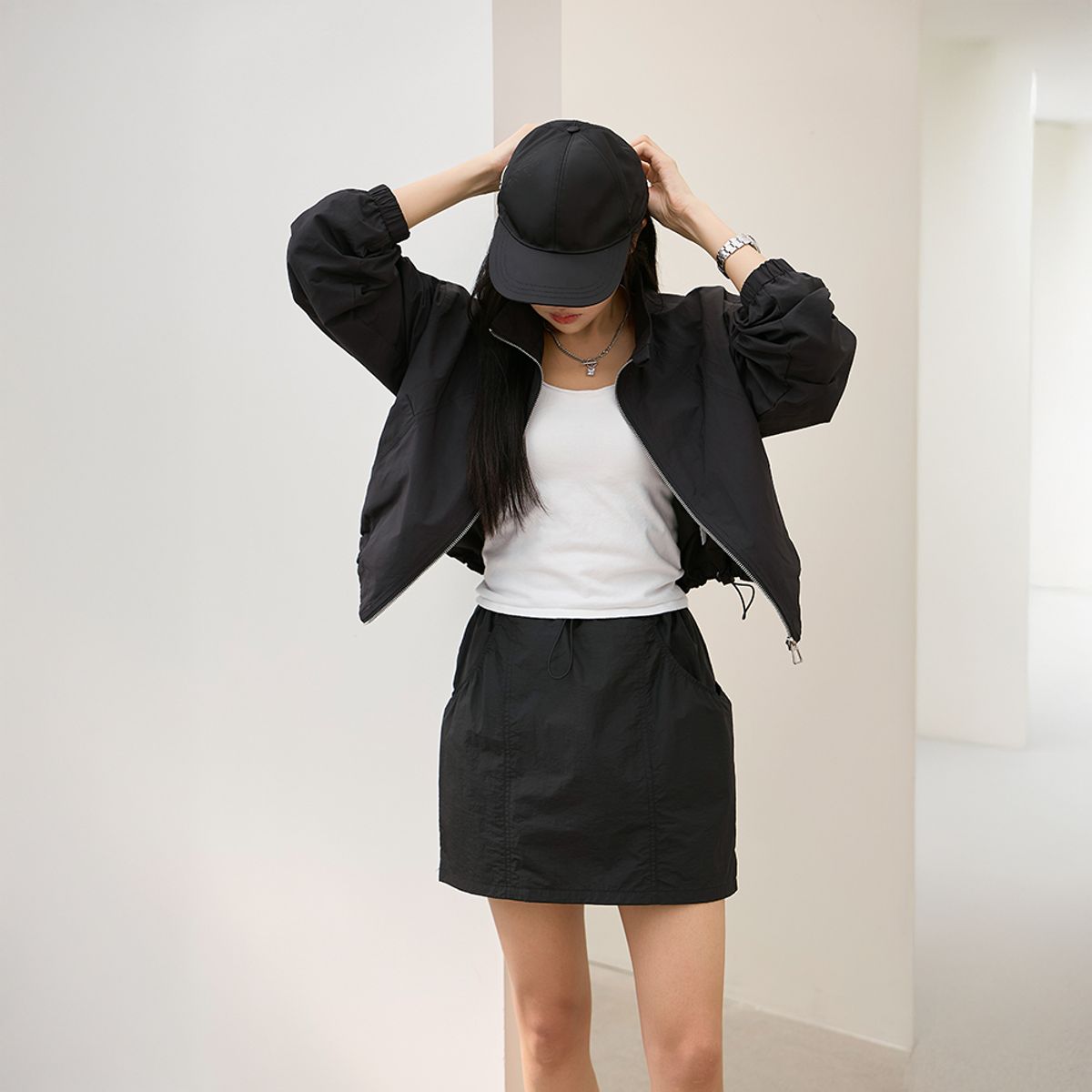 하이파이브(HYFVE) 세미 벌룬 스트링 미니스커트