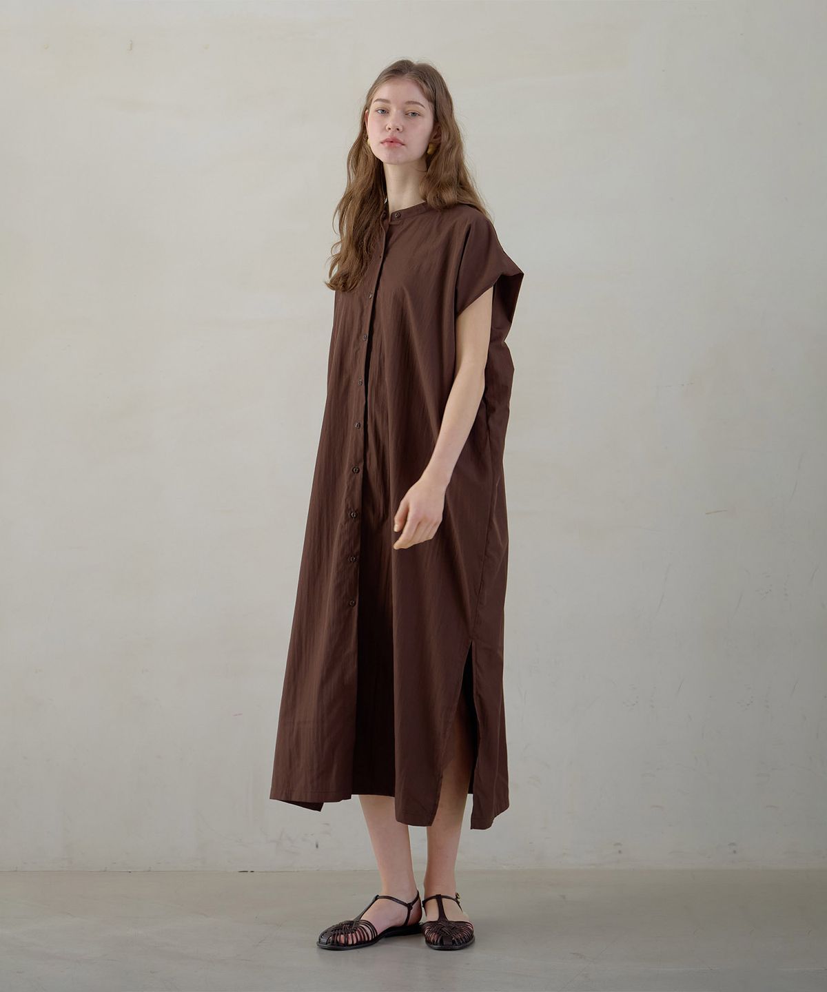 아템포(ATEMPO) NOCOLLAR SHIRT LONG ONEPIECE_brown