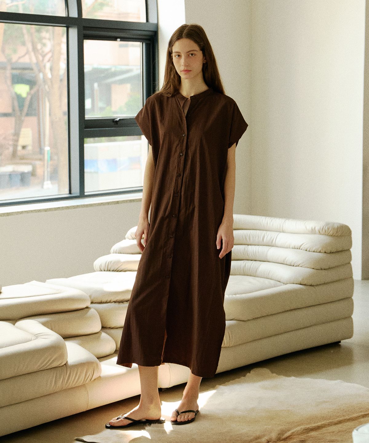 아템포(ATEMPO) NOCOLLAR SHIRT LONG ONEPIECE_brown