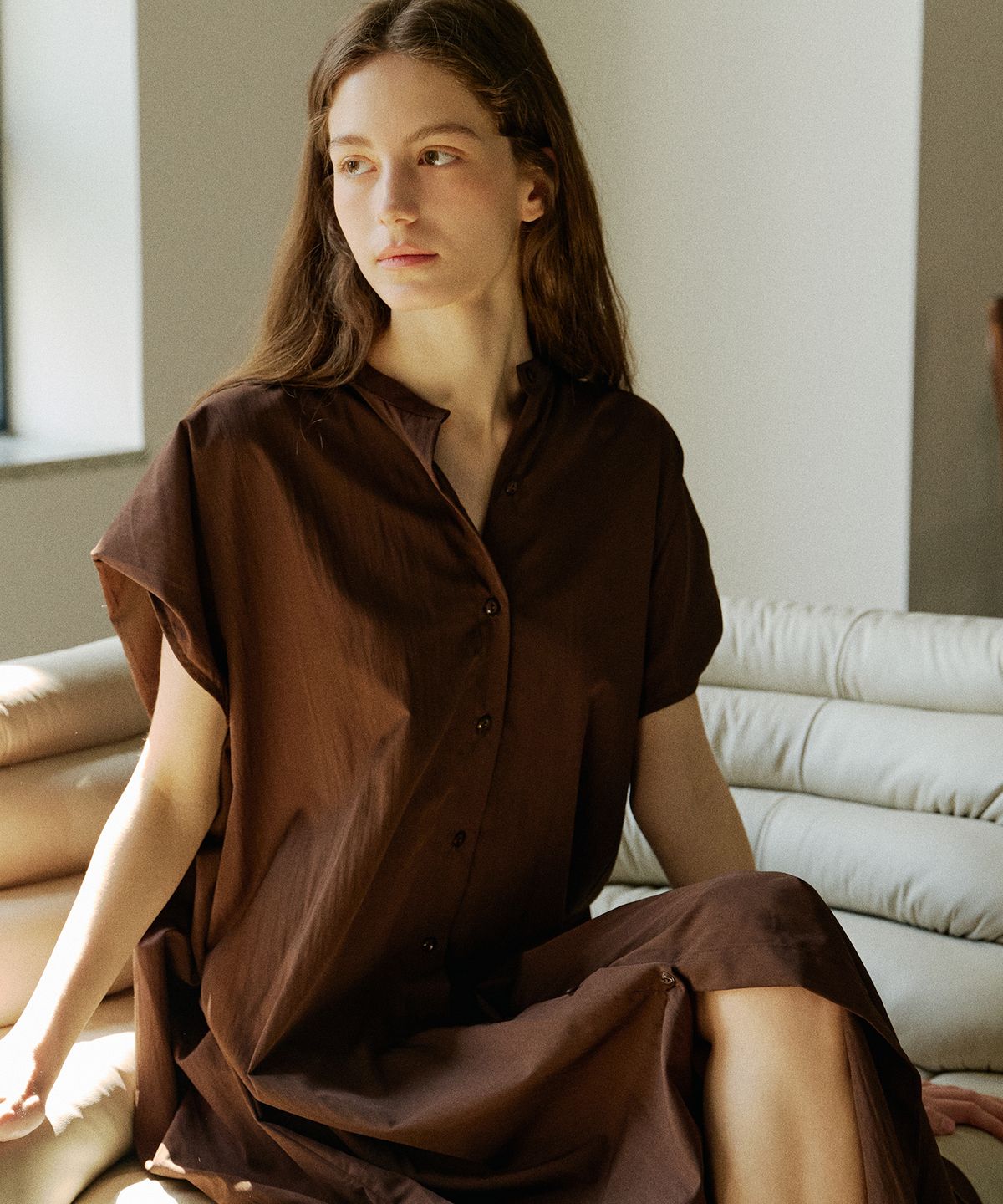 아템포(ATEMPO) NOCOLLAR SHIRT LONG ONEPIECE_brown