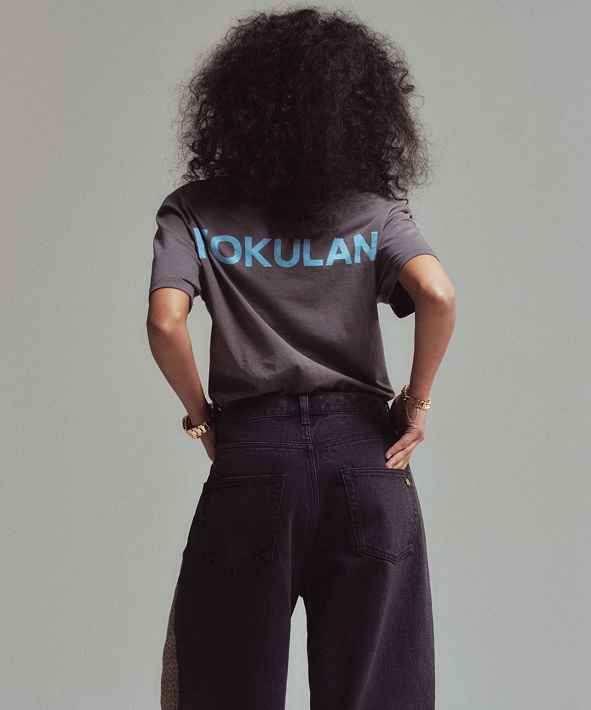 에르에르(ERER) Woman standad Hokulani t-shirt Charcoal