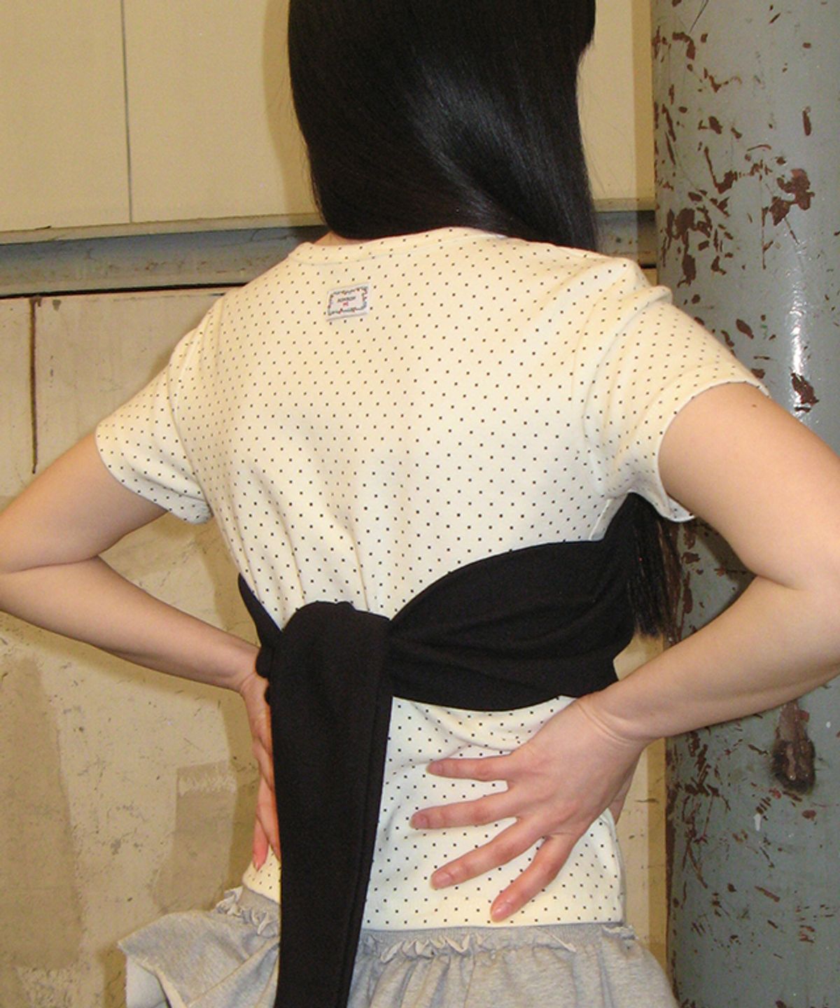 론론(RONRON) KNOT BUSTIER 2 WAY SHORT SLEEVE T SHIRT CREAM DOT