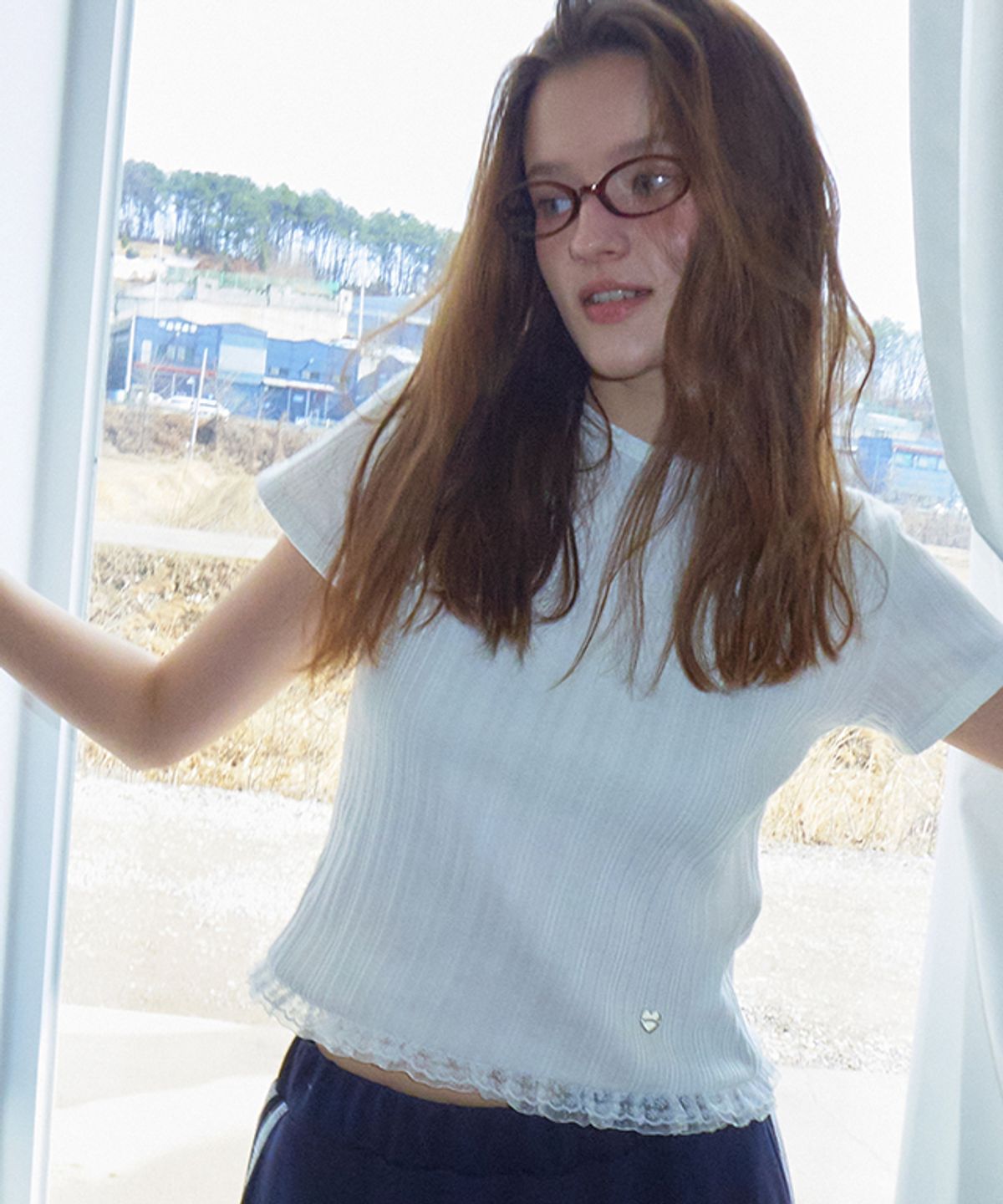 론론(RONRON) LACE FRILL SLIM CROP PLEATS T SHIRT WHITE