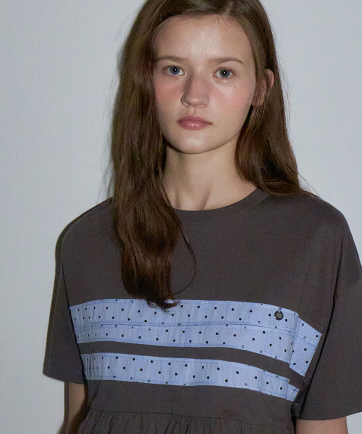 론론(RONRON) PATCHWORK RUFFLE SHORT SLEEVE T SHIRT CHARCOAL