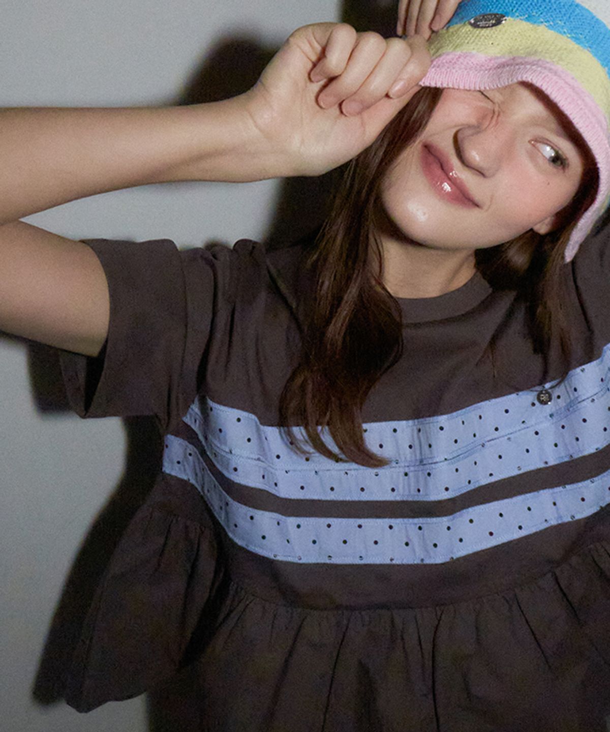 론론(RONRON) PATCHWORK RUFFLE SHORT SLEEVE T SHIRT CHARCOAL