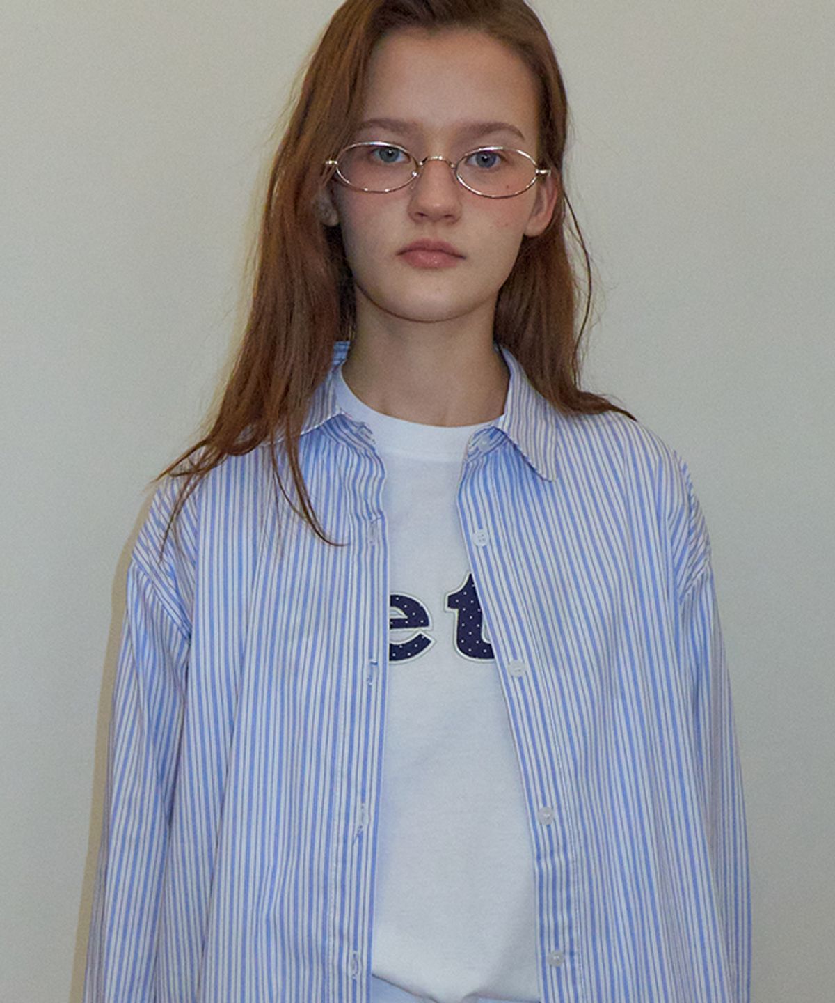 론론(RONRON) STAR BUTTON PETIT APPLIQUE BASIC FIT T SHIRT DOT WHITE