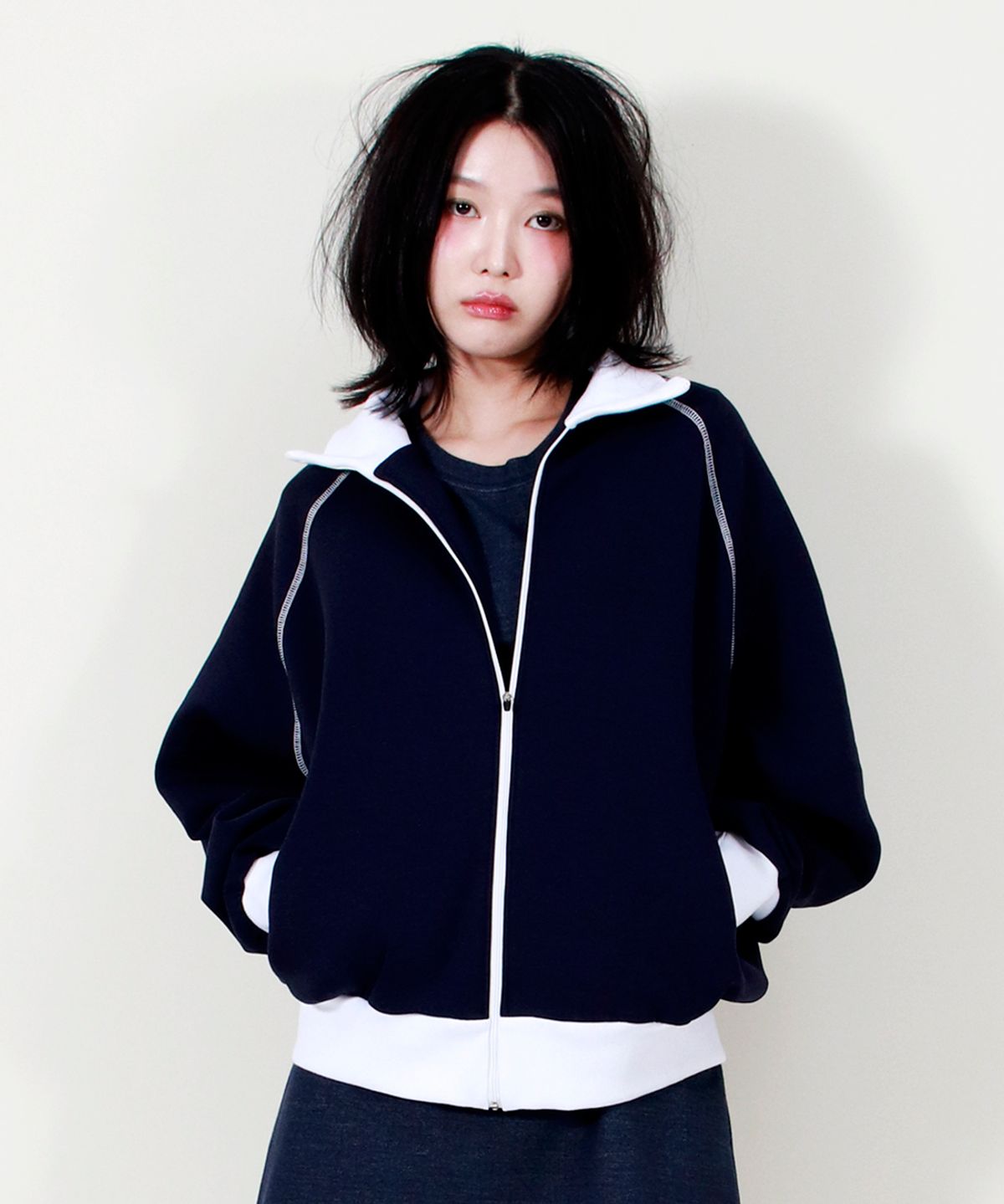 드마크(DEMARC) COLOR STITCH NEOPRENE LOGO BLOUSON JUMPER NAVY
