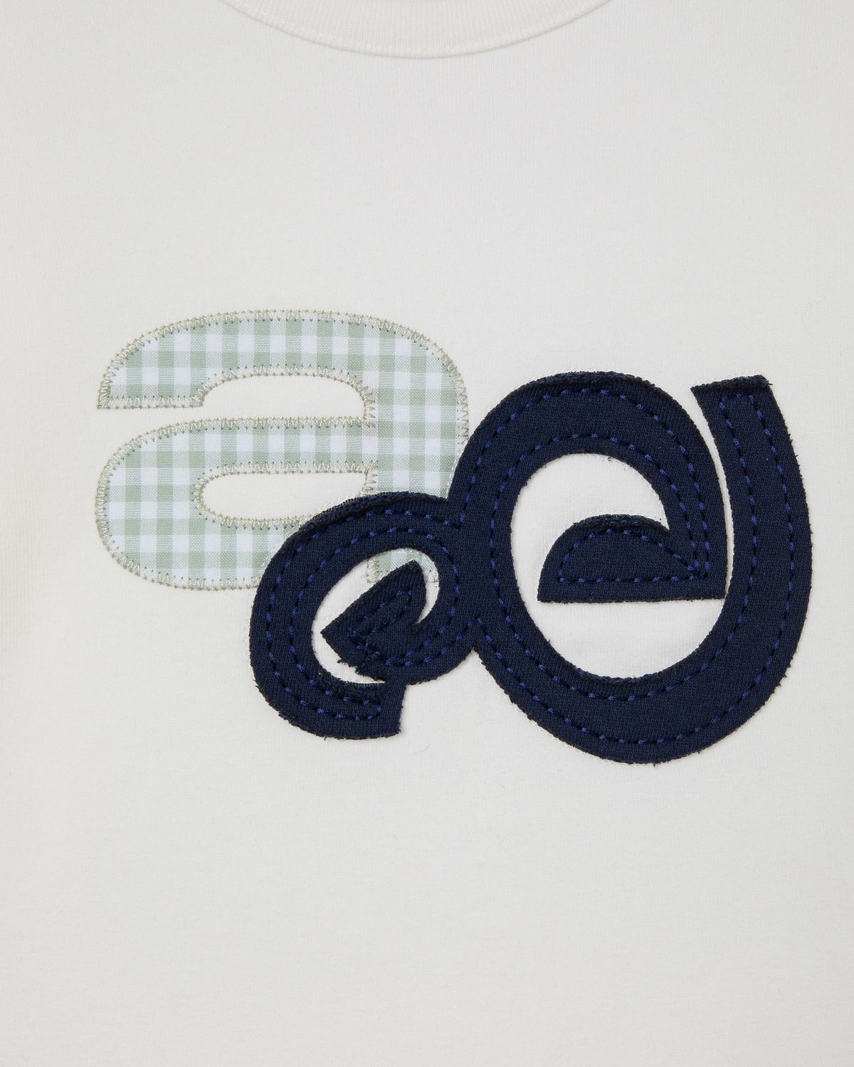 에이이에이이(AEAE) APPLIQUE LOGO TEE [WHITE]