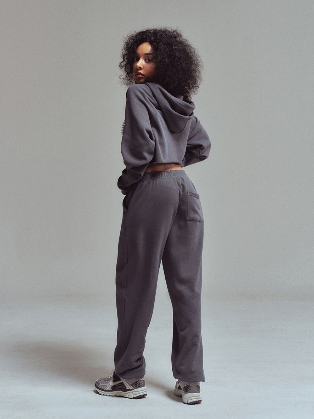 에르에르(ERER) Vintage printed jogger pants Charcoal
