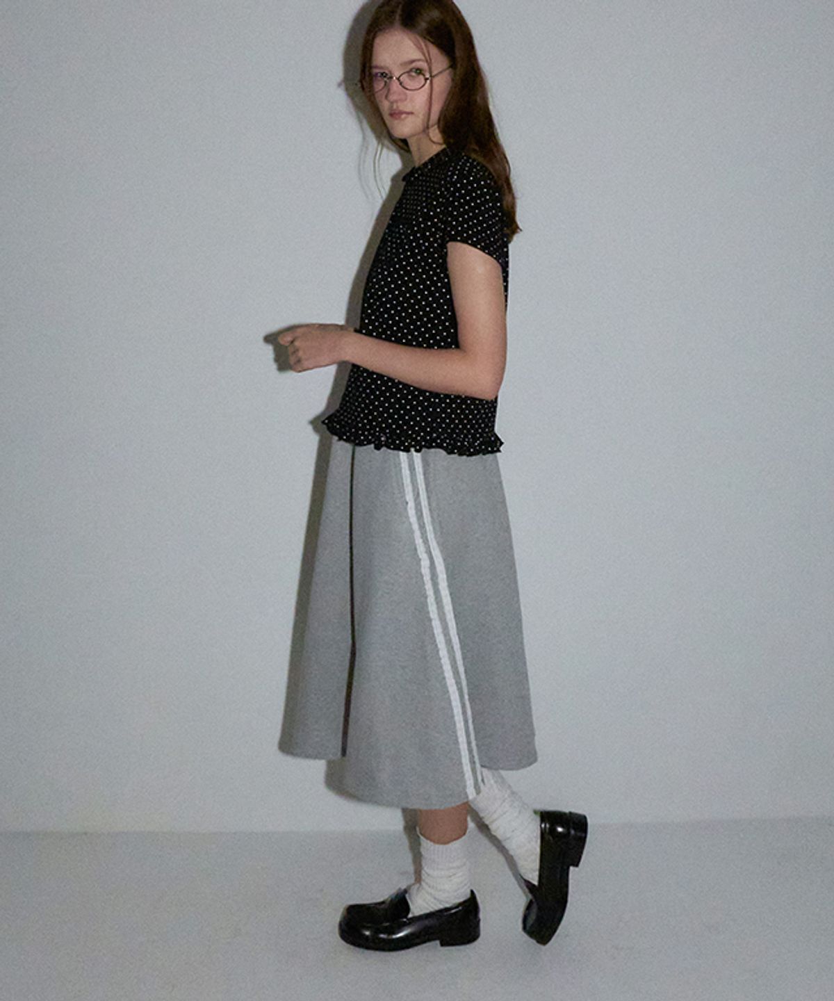 론론(RONRON) HEART PENDANT LACE TRACK LINE FLARE MAXI SKIRT GREY