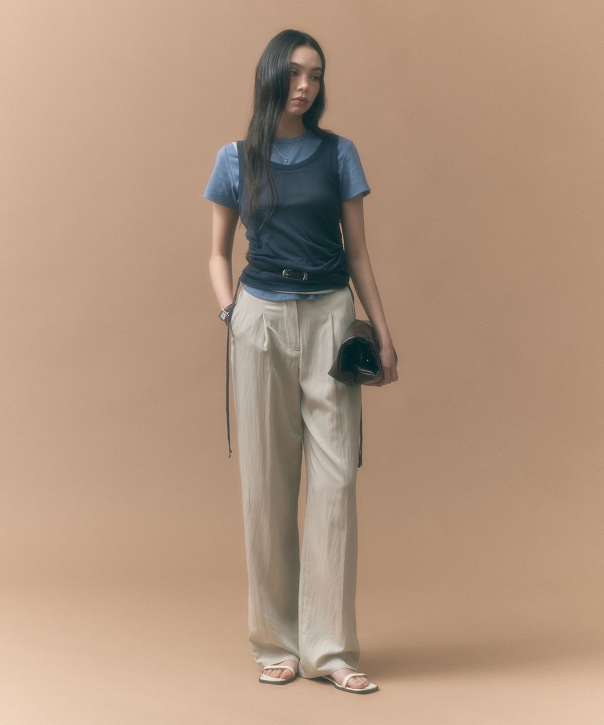 몽돌(MONGDOL) 나일론 원 턱 와이드 슬랙스 베이지 MDPT025NYBEIGE