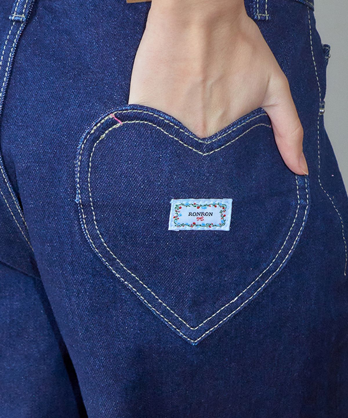 론론(RONRON) BACK HEART STITCH POCKET DENIM PANTS INDIGO BLUE