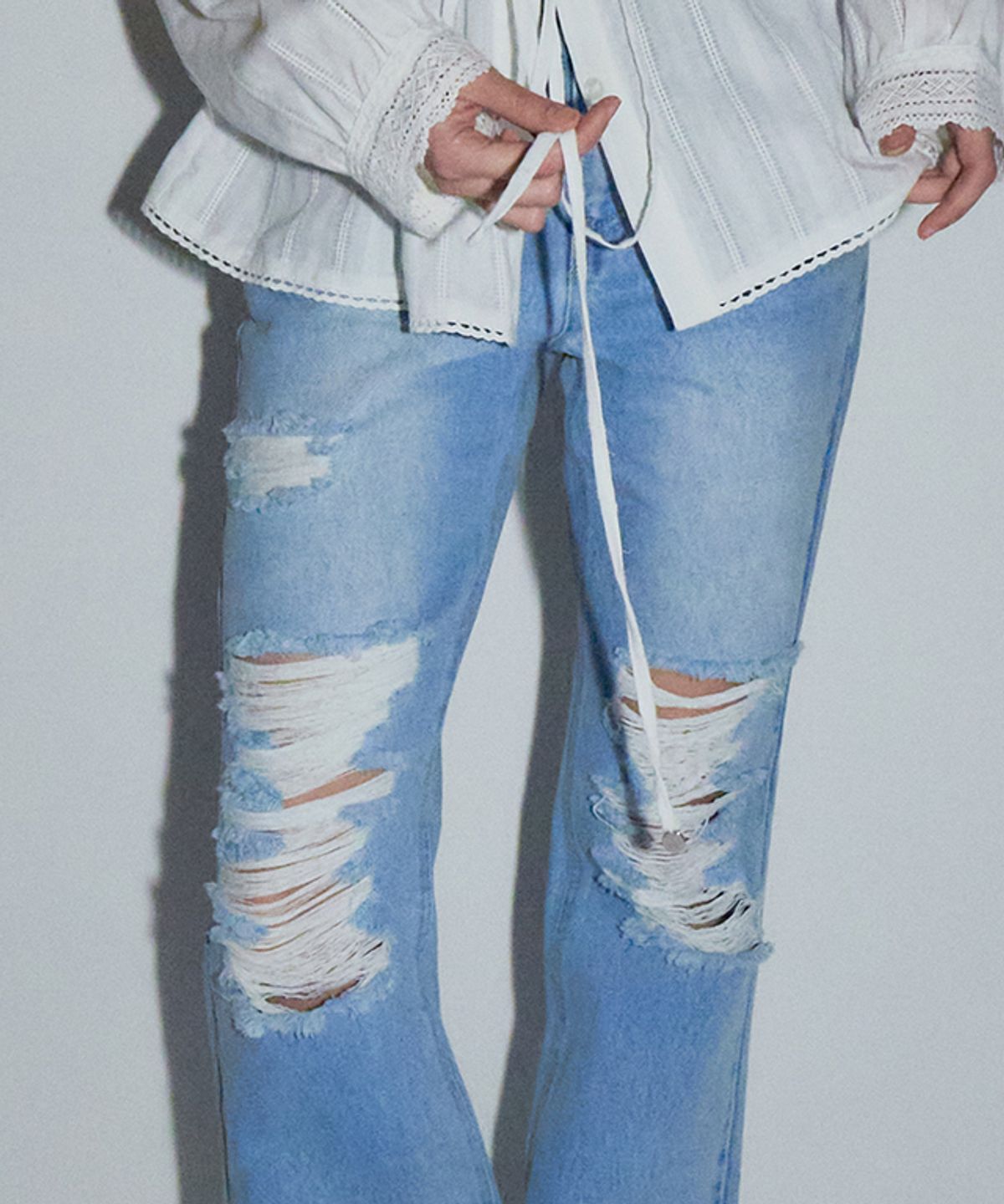 론론(RONRON) DAMAGE BOOTSCUT DENIM PANTS LIGHT BLUE