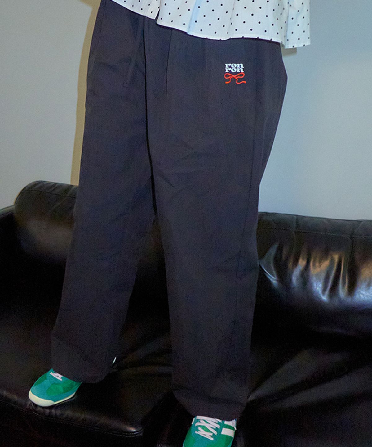 론론(RONRON) POINT EMBROIDERED BANDING PANTS BLACK