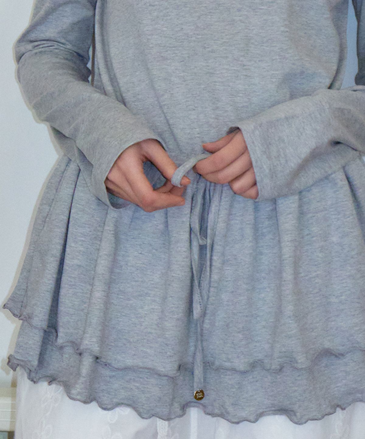 론론(RONRON) DRAWSTRING RUFFLE LAYERED LONG SLEEVE HOODIE DRESS GREY