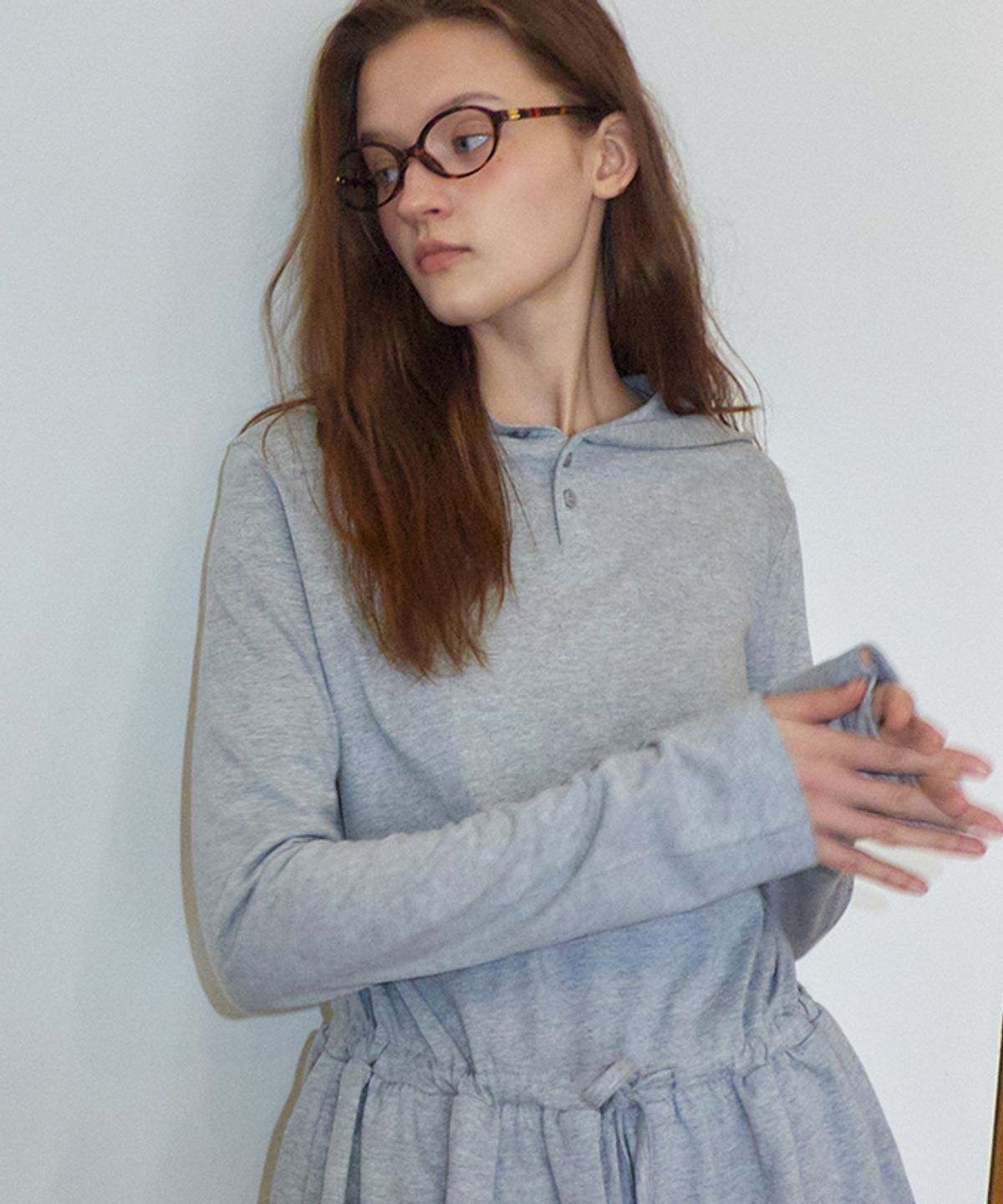 론론(RONRON) DRAWSTRING RUFFLE LAYERED LONG SLEEVE HOODIE DRESS GREY