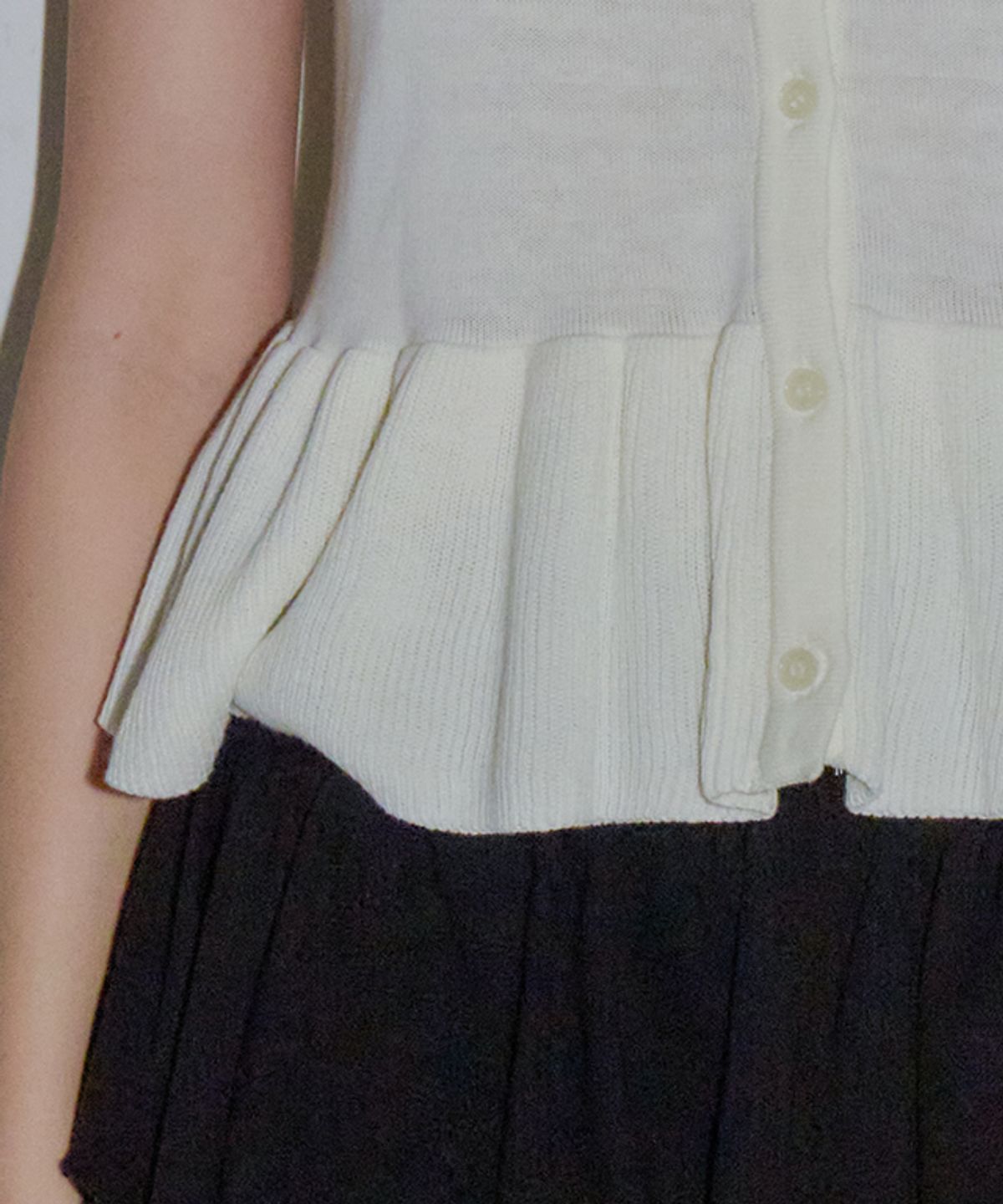 론론(RONRON) RUFFLE SHORT SLEEVE KNIT CARDIGAN CREAM