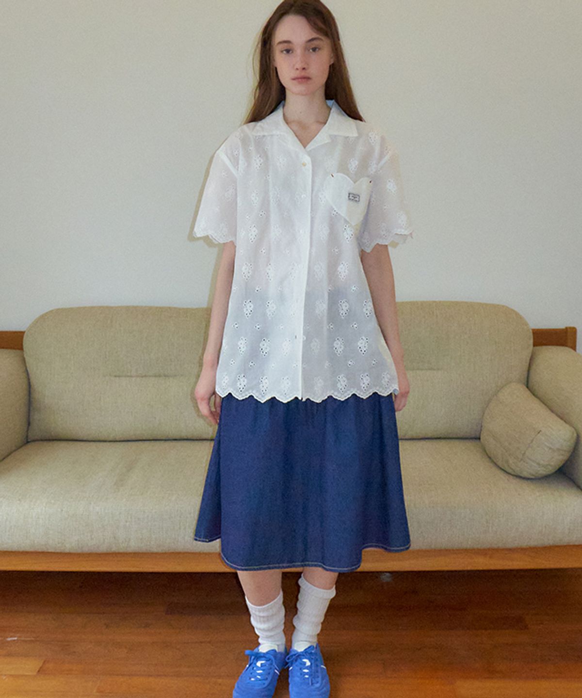 론론(RONRON) COTTON EYELET SCALLOP STITCH HEART POCKET SHORT SHIRT WHITE