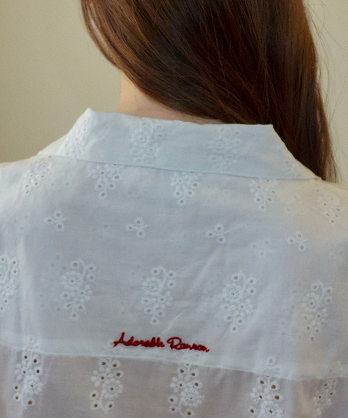 론론(RONRON) COTTON EYELET SCALLOP STITCH HEART POCKET SHORT SHIRT WHITE
