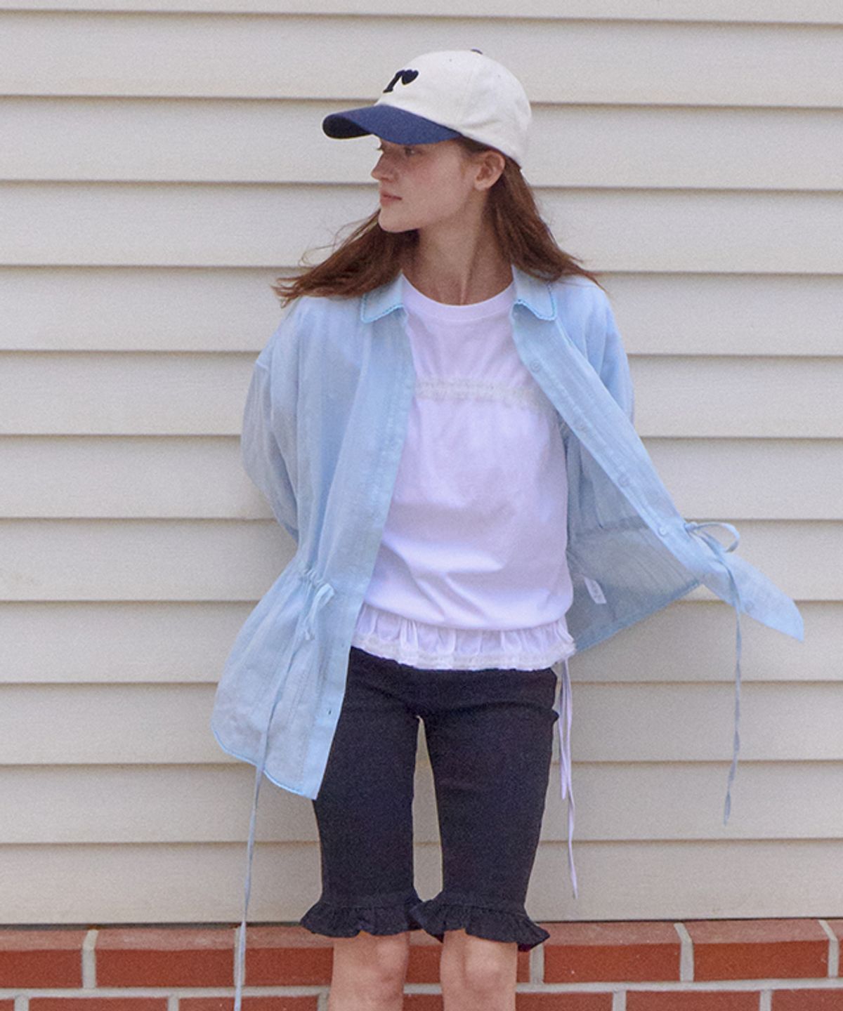 론론(RONRON) DRAWSTRING WAIST TORCHON LACE FRILL SHIRT SOFT BLUE
