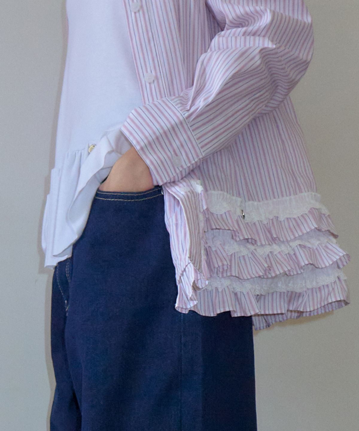 론론(RONRON) LAYERED RUFFLE LACE LONG SHIRT PINK STRIPE