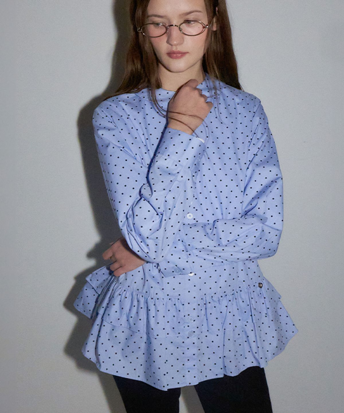 론론(RONRON) POLKA PEPLUM BLOUSE DOT SKY