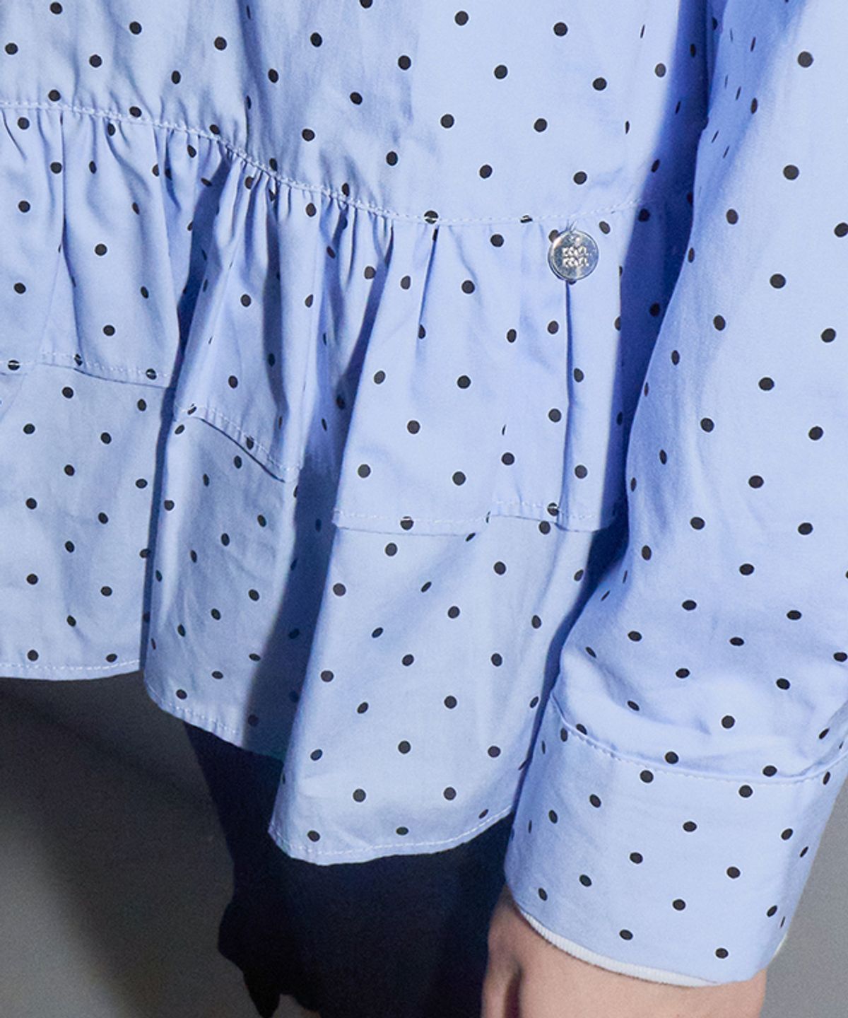 론론(RONRON) POLKA PEPLUM BLOUSE DOT SKY