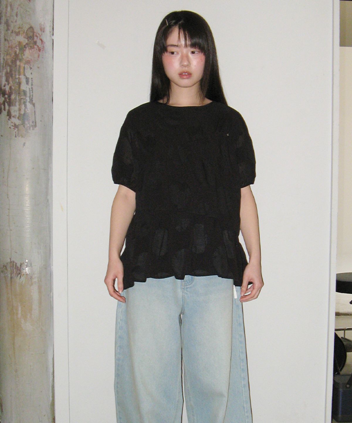 론론(RONRON) AIRY SHIRRING PEPLUM BLOUSE BLACK