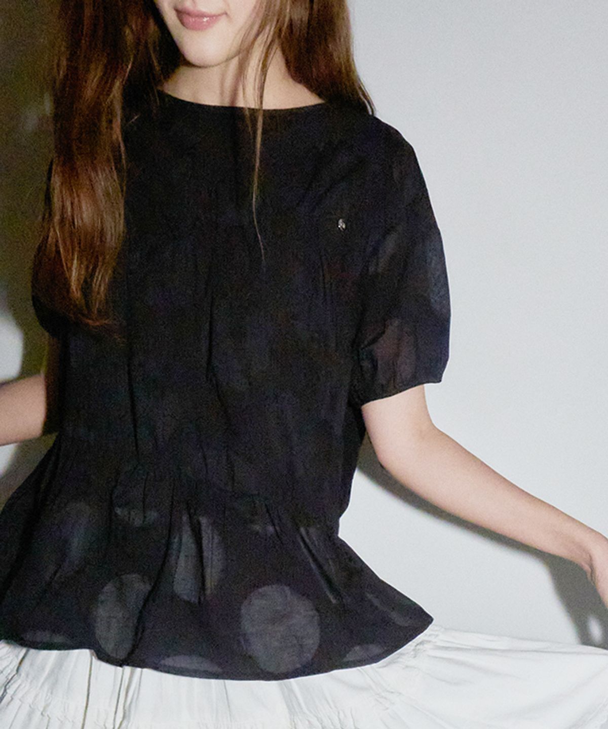 론론(RONRON) AIRY SHIRRING PEPLUM BLOUSE BLACK