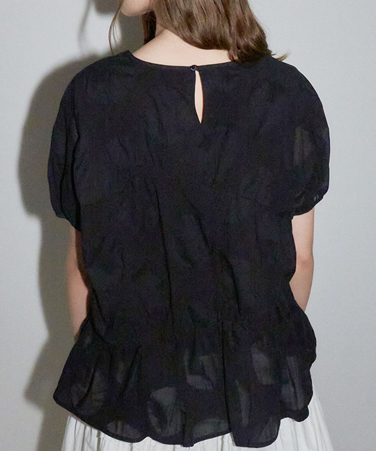 론론(RONRON) AIRY SHIRRING PEPLUM BLOUSE BLACK