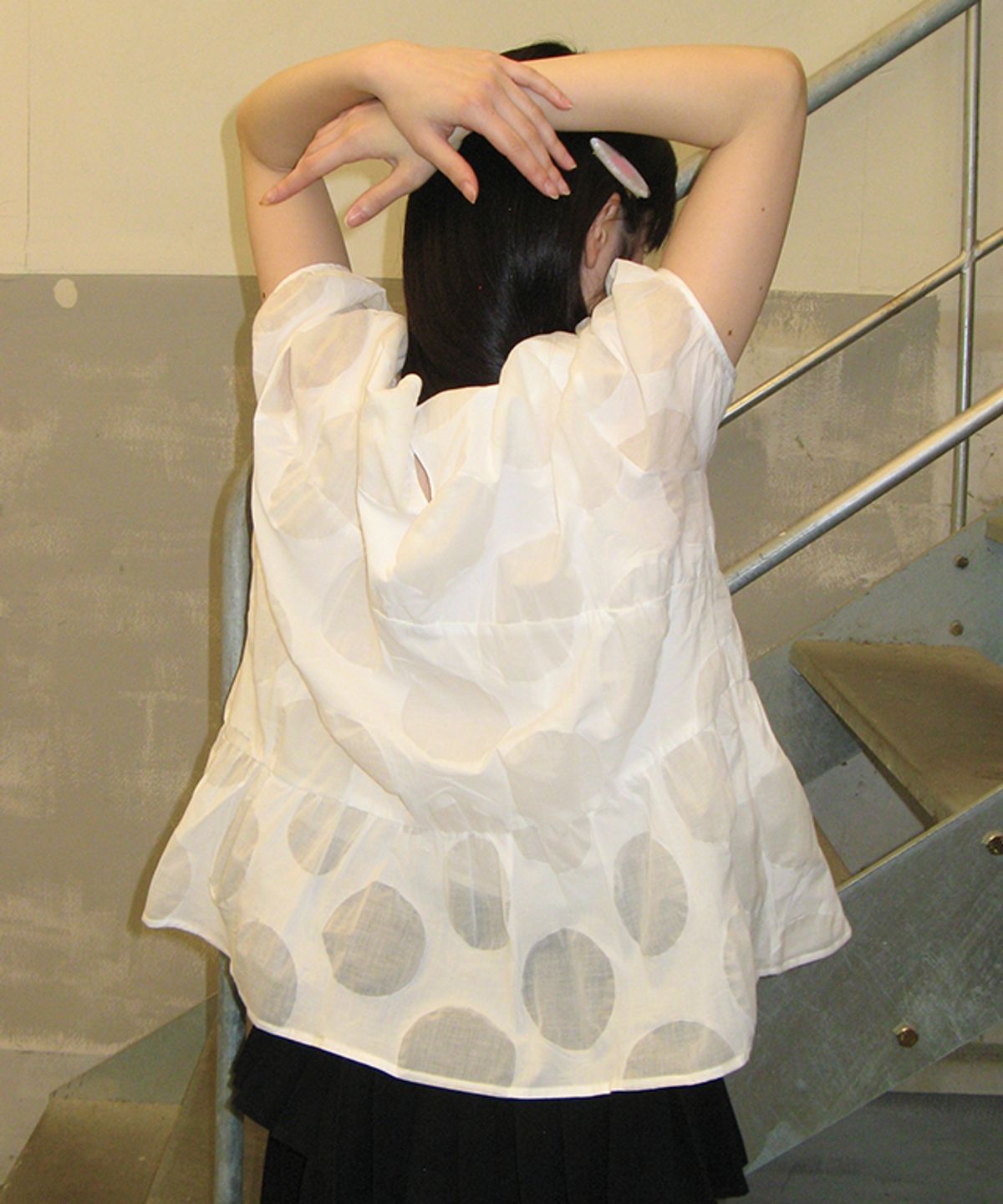 론론(RONRON) AIRY SHIRRING PEPLUM BLOUSE WHITE