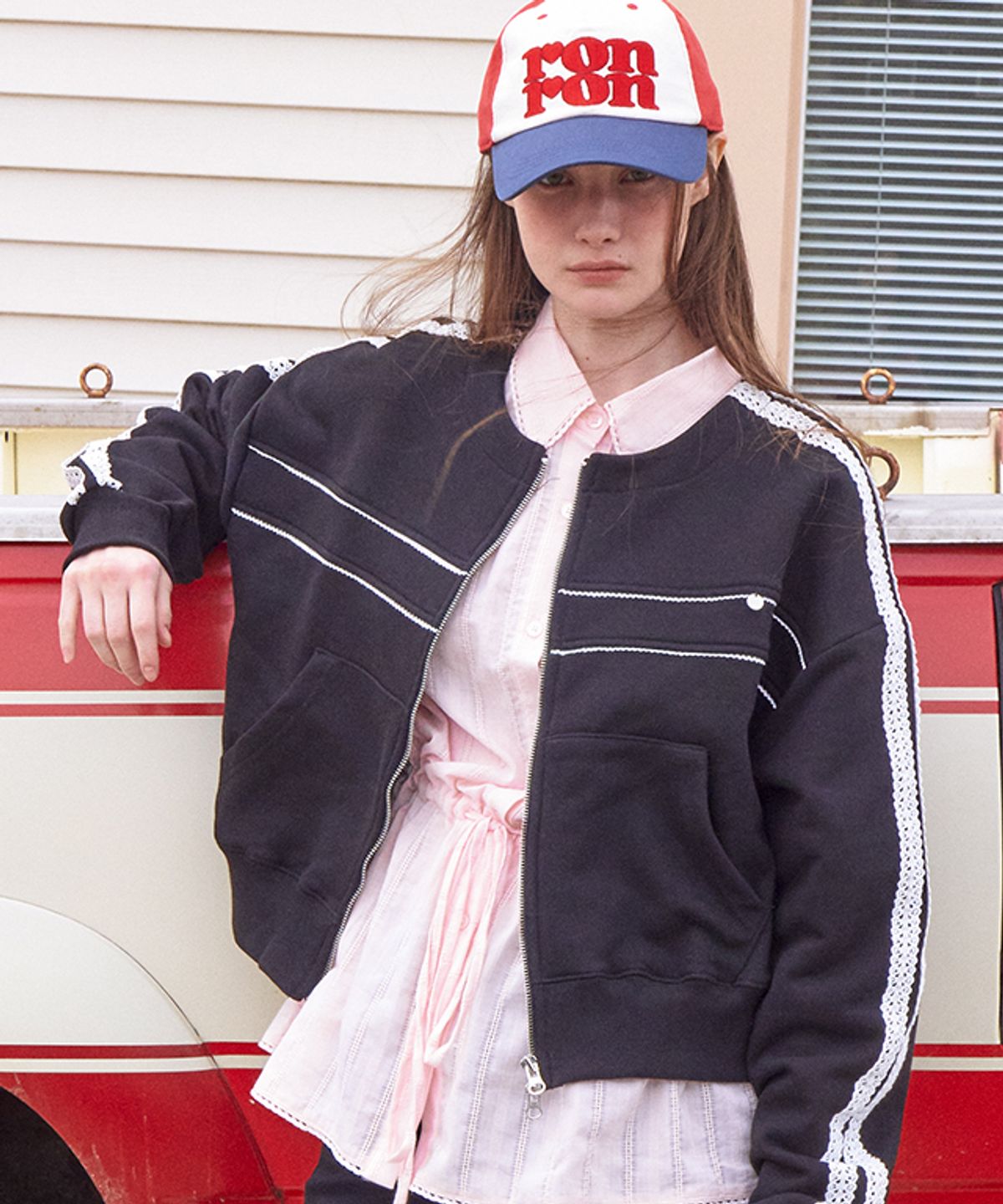 론론(RONRON) LINE TORCHON SWEAT ZIP UP BLACK